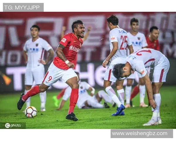 恒大与上港在日本的激烈对决揭示中超球队的实力与未来发展潜力 恒大与上港在日本的激烈对决揭示中超球队的实力与未来发展潜力